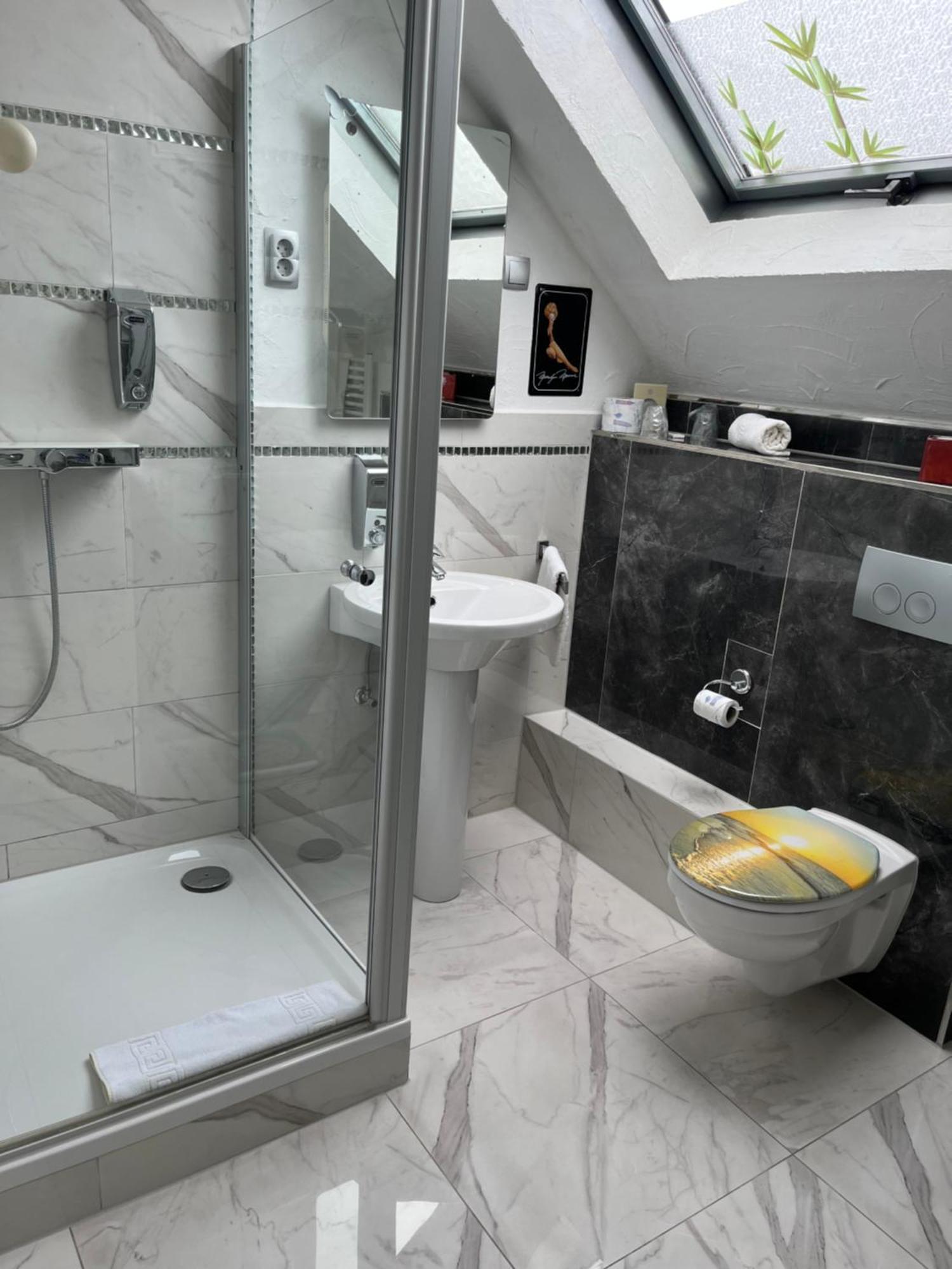 Hotel Karthaeuser Hof Floersheim am Main المظهر الخارجي الصورة